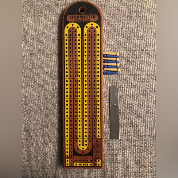 Clubmaster Cribbage Board - Picture 1 of 2